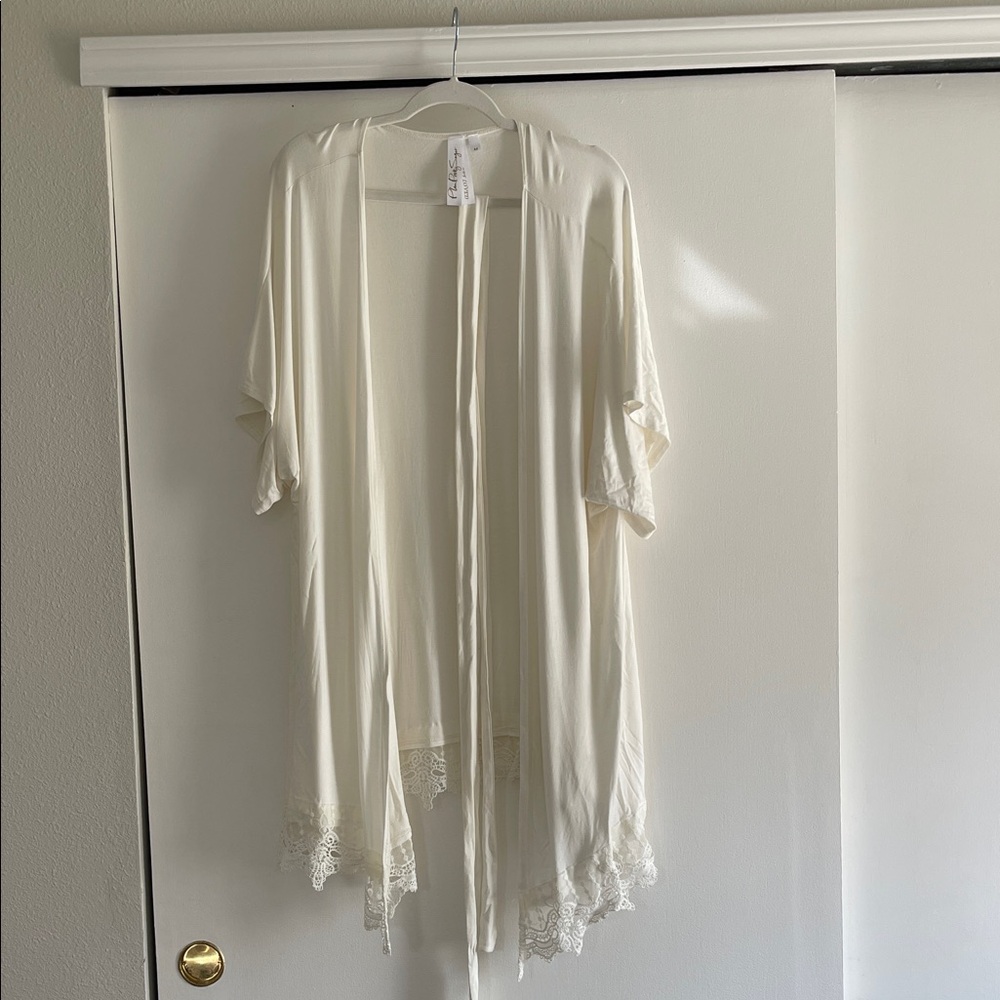 Plum Pretty Sugar Cream Lace Robe